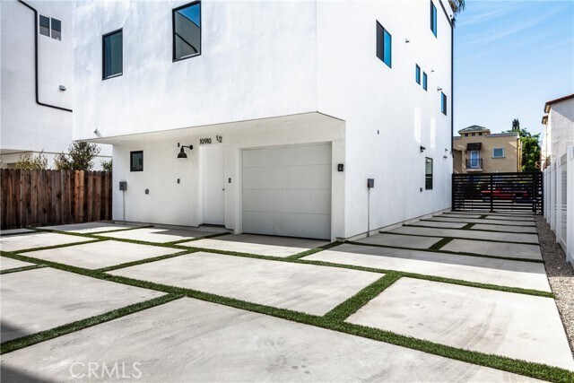 Building Photo - 10910 Hesby St