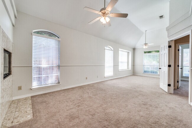 Building Photo - 10005 Burgundy Dr
