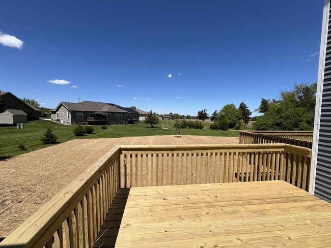 Building Photo - 970 Meadow Ln