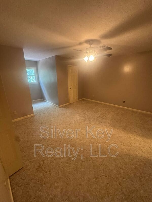 Building Photo - 136 S Matlock Ave