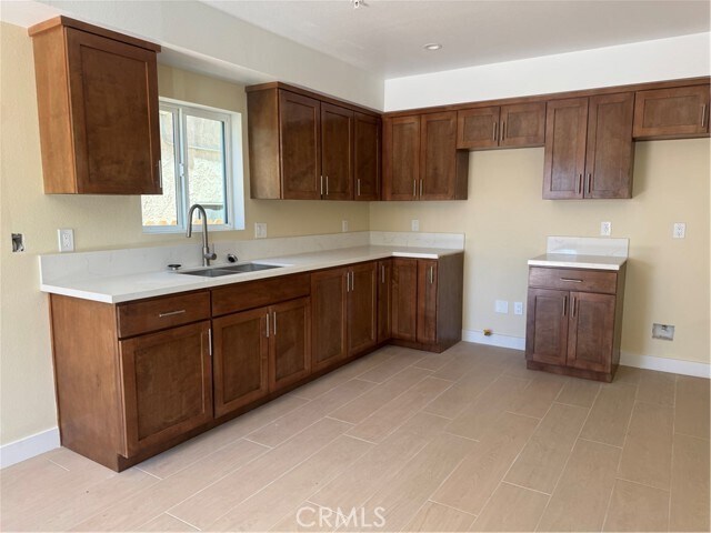 Building Photo - 908 Lakme Ave