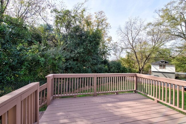Building Photo - 3 Bed, 2 Bath Home Near Downtown Greenvill...