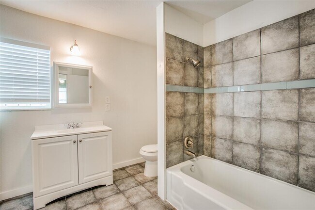 Building Photo - 7119 Farnsworth St