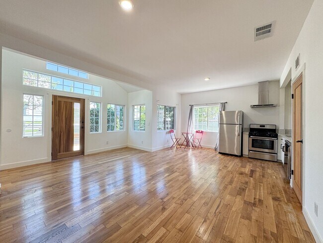 Building Photo - The Fairmount Four