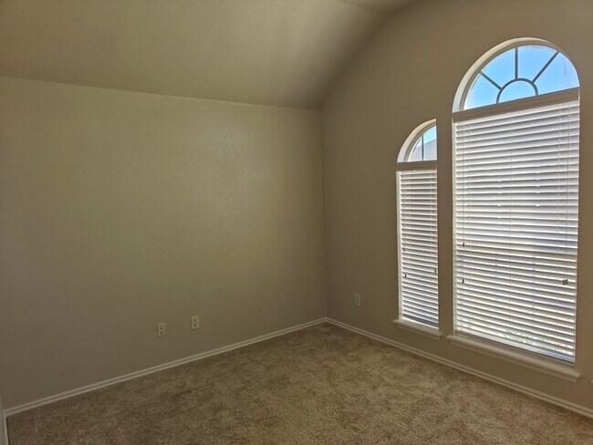 Building Photo - 809 Regiment Way