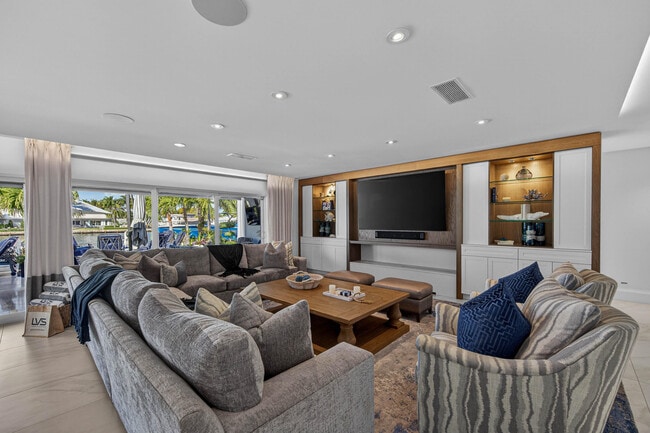 Building Photo - 3109 NE 42nd Ct