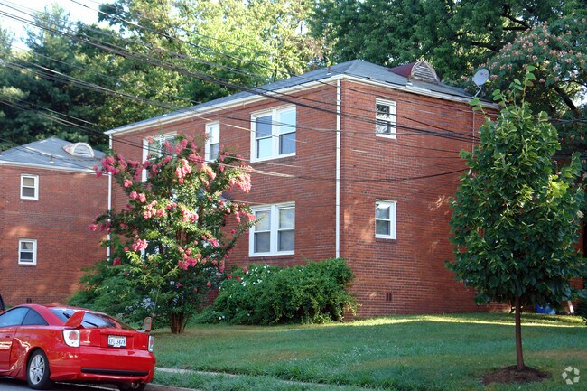 Building Photo - 206 Gibson St