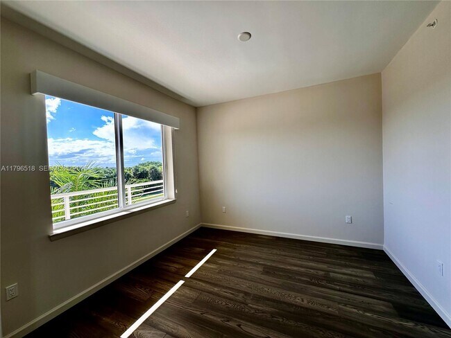 Building Photo - 4810 N Hwy A1A