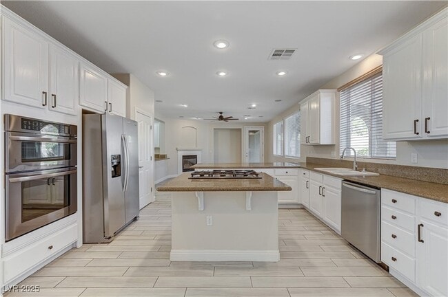 Building Photo - 536 Puenta Del Rey St