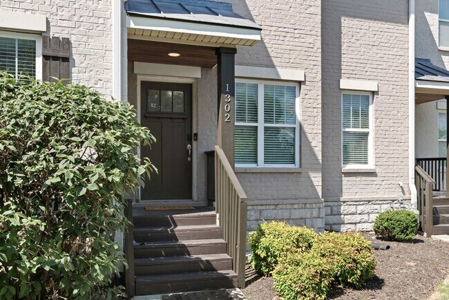 Building Photo - 1302 Wedgewood Ave