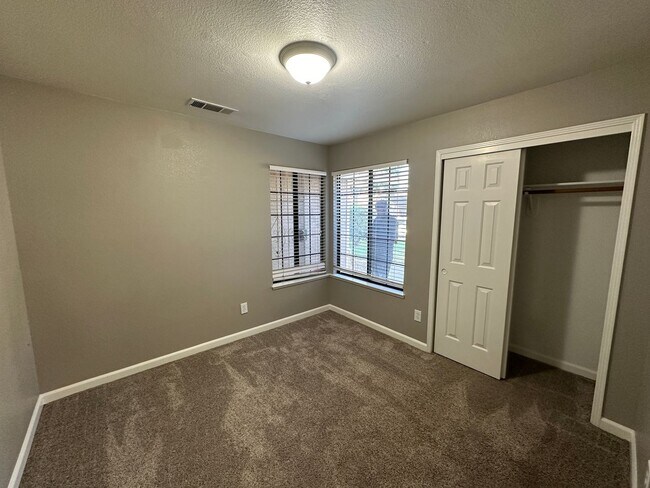 Building Photo - No Deposit