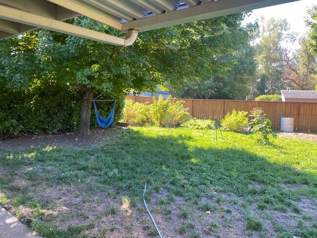 Building Photo - $300 OFF 1st Month's RENT!! - East Medford...