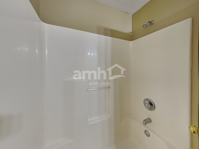 Building Photo - 2058 River Birch Dr