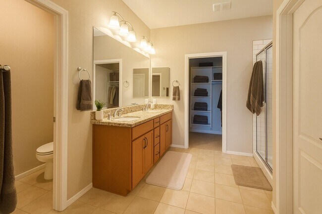 Building Photo - 5826 N 194th Ln