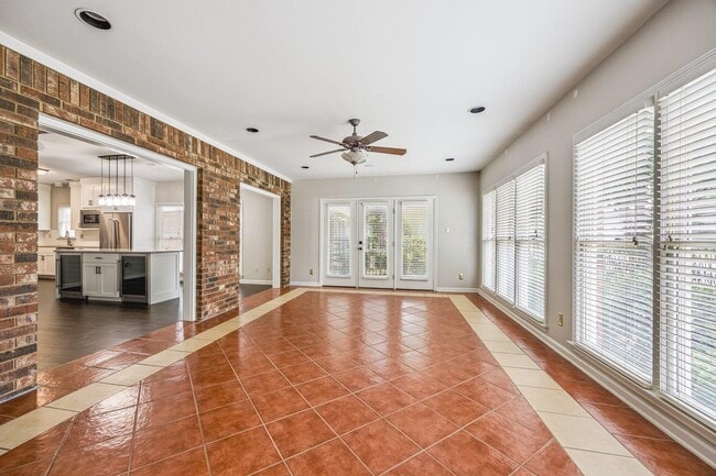 Building Photo - 130 Riverwalk Pl