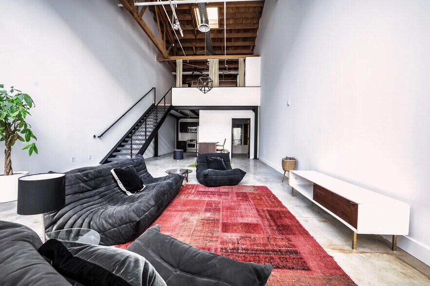 Building Photo - 130 S Hewitt St