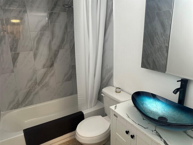 Building Photo - 251 S Cypress Rd