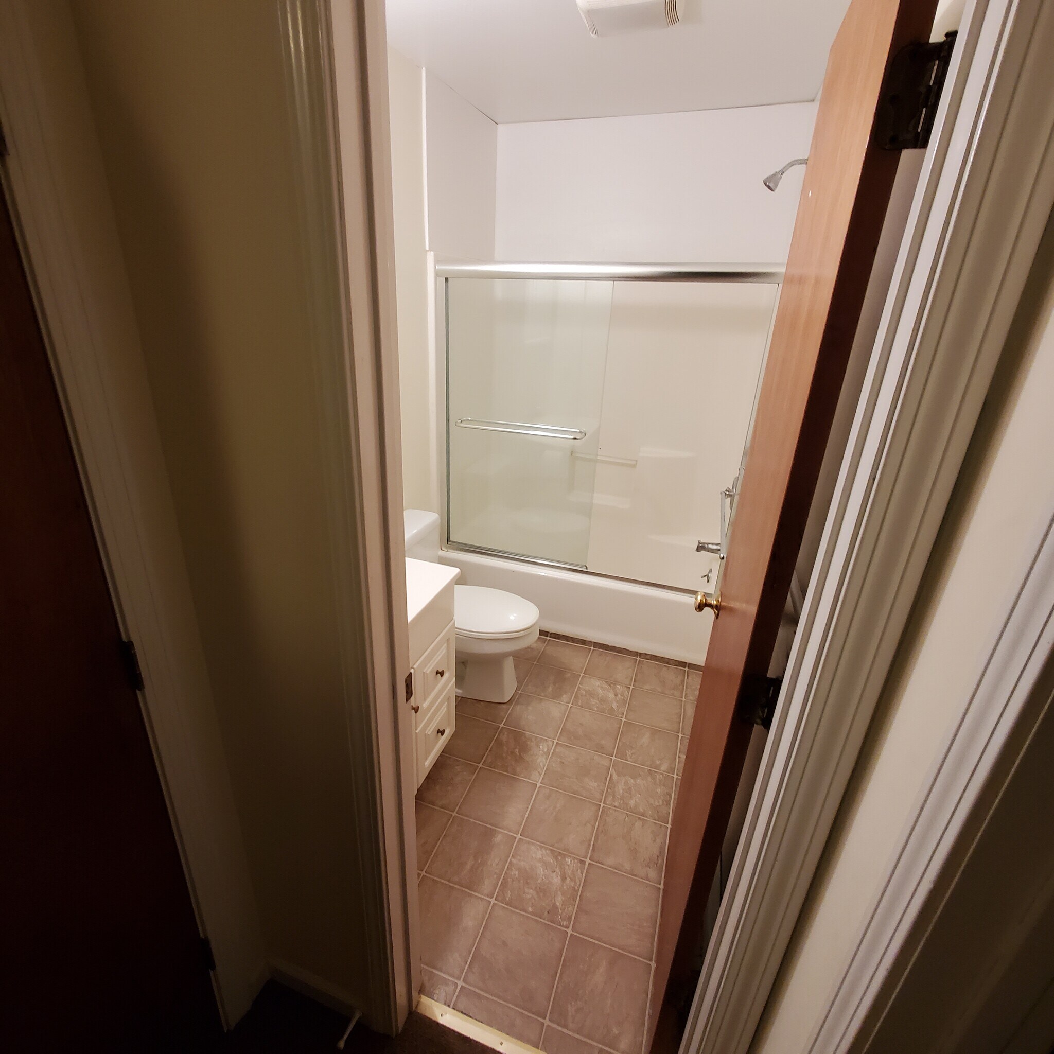 Bathroom - 16 Morris St