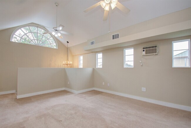 Building Photo - 5419 Gulfton St