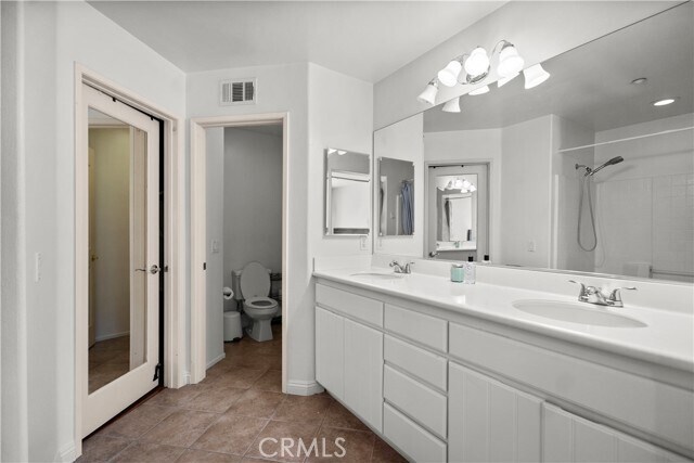 Building Photo - 18 Moonstone