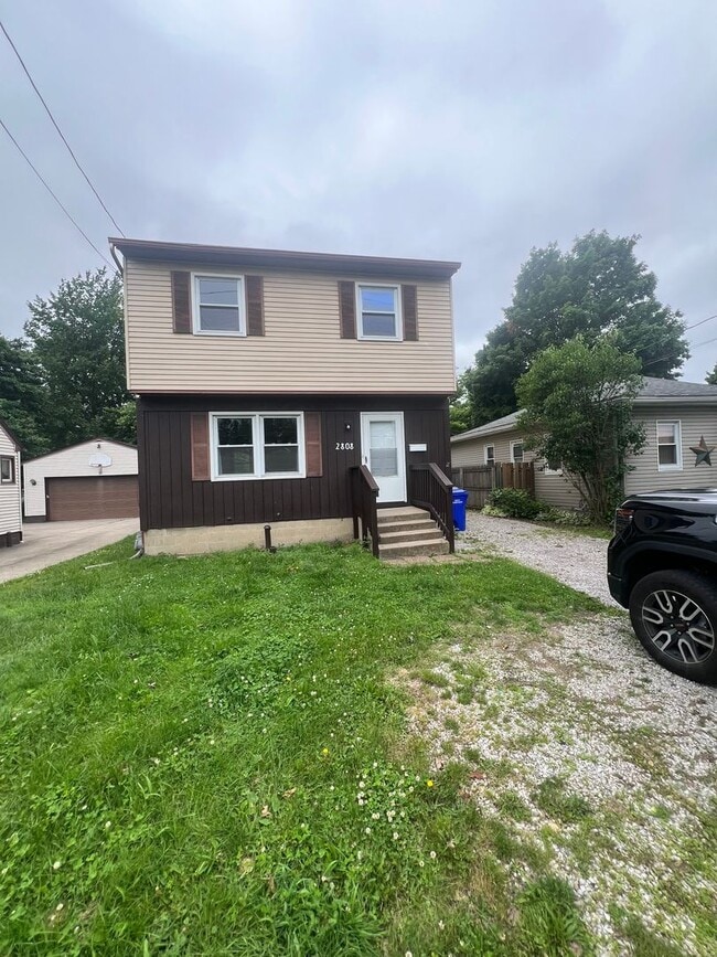 Primary Photo - Millcreek 3 Bedroom House