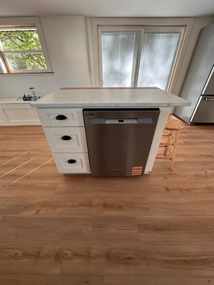 Building Photo - 564 Cooper Ave