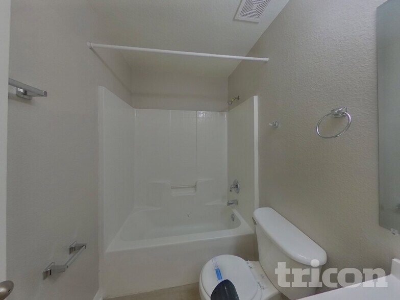 Building Photo - 102 Milton Pl