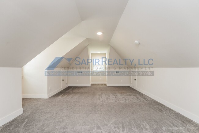 Building Photo - Cozy 4 Bedroom Home - Move in by 01/15/25 ...