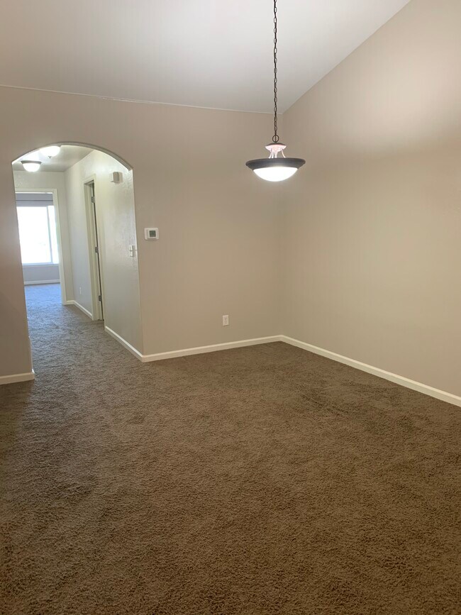 Dining area - 5551 29th St