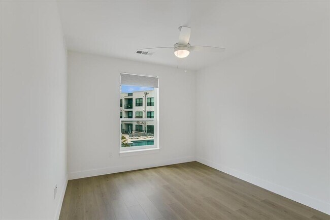 Building Photo - 1701 Simond Ave