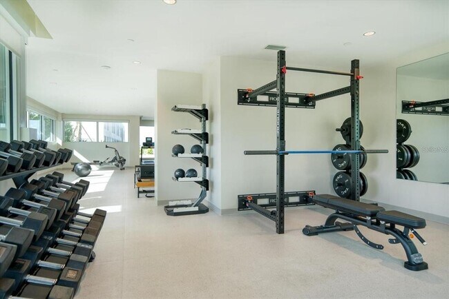 Building Photo - 920 N Osceola Ave