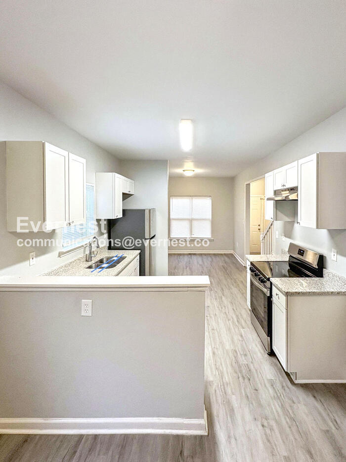 Building Photo - 2001 Chicago Ave NW