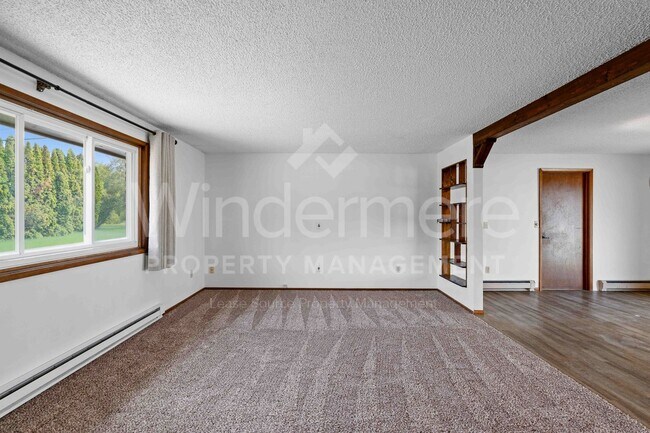 Building Photo - 906 S McDonald Rd