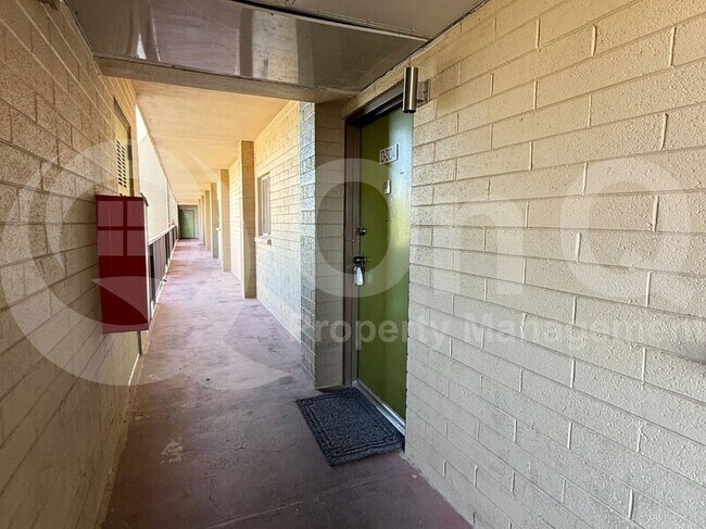 Building Photo - 351 E Thomas Rd