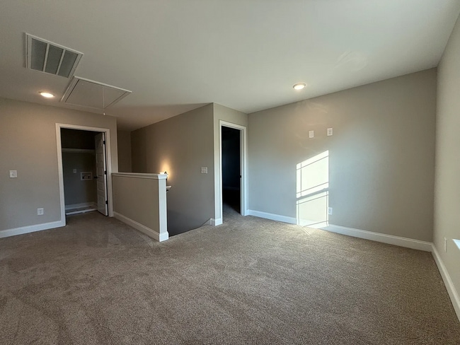 Building Photo - 3 Bedroom 2.5 Bath House