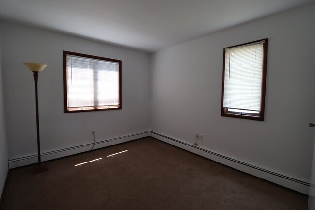 Building Photo - 270 Connetquot Rd