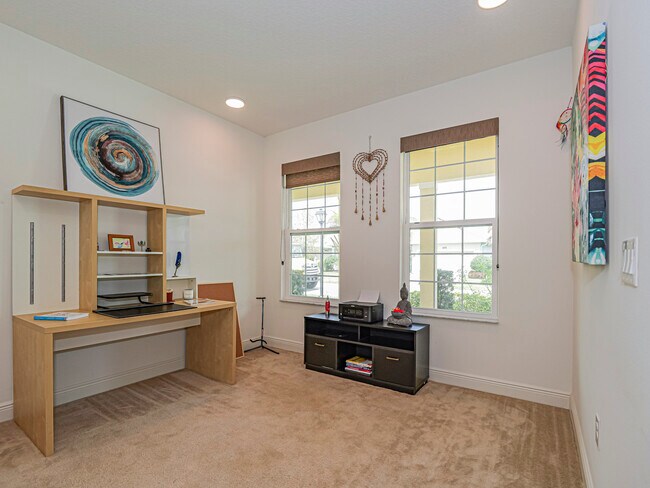 Building Photo - 5945 Buttonwood Sq