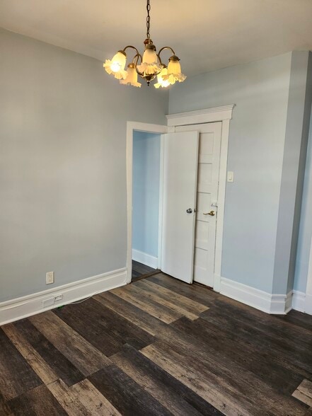 2nd room - fits up to full size - 70 Valentine St