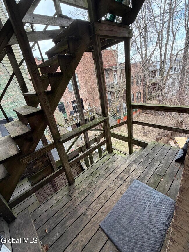 Building Photo - 365 Madison Ave