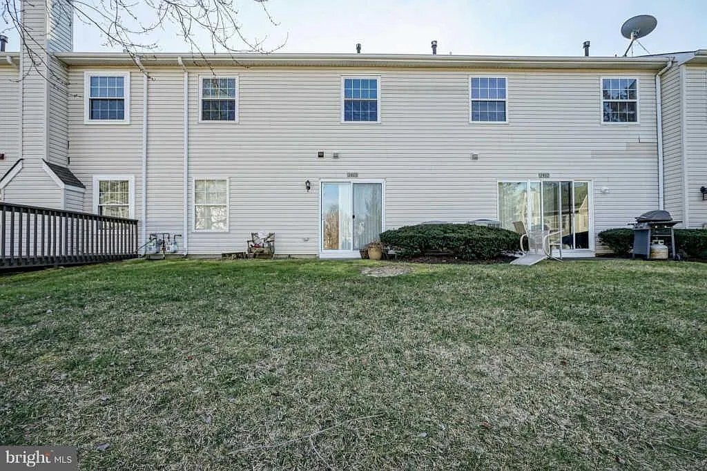 Building Photo - 2403 Doral Dr