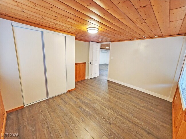 Building Photo - 2220 W Bell Vista Ave