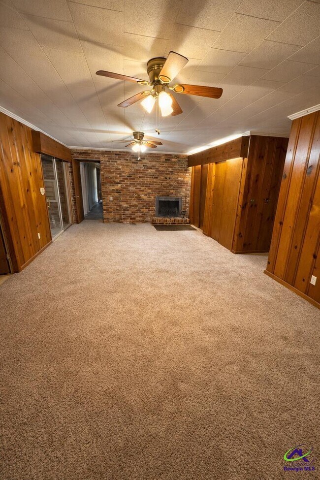 Building Photo - 316 Julianne St