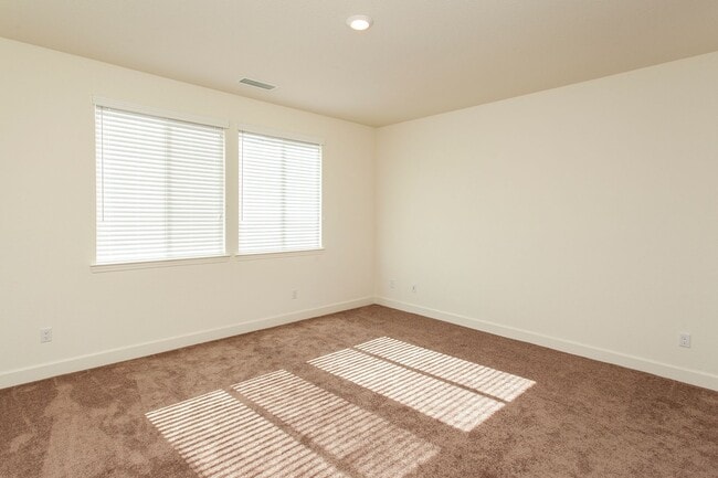Building Photo - 2032 Frst Grv Ln