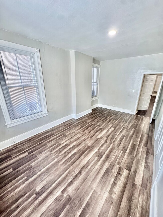 Building Photo - 540 Montclair Ave