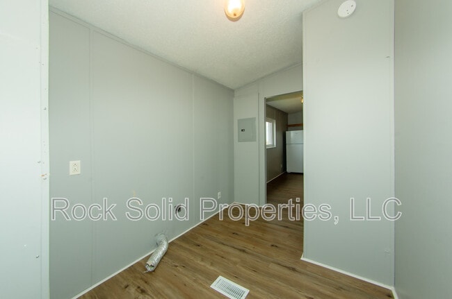 Building Photo - 1556 Rd 140