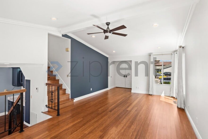 Building Photo - Unit