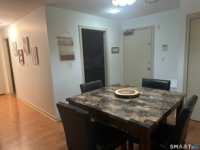 Building Photo - 140 Kane St