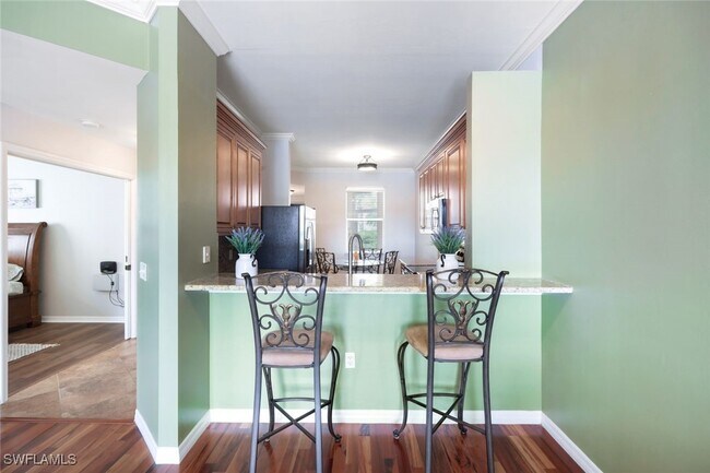 Building Photo - 360 Robin Hood Cir