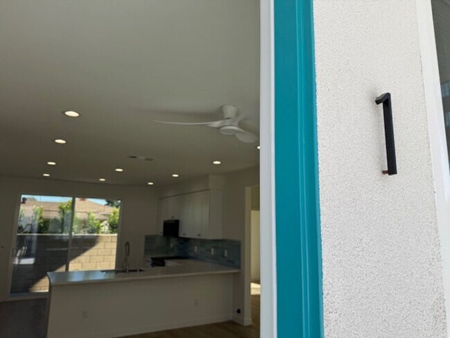 Building Photo - 6170 Briercrest Ave