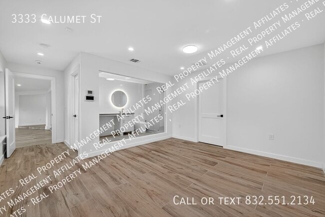 Building Photo - 3333 Calumet St